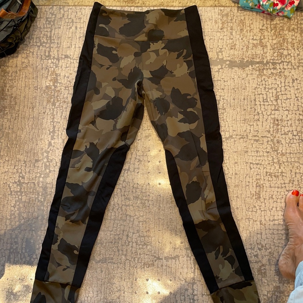 COPY - Athleta Legging Camo Pants Small